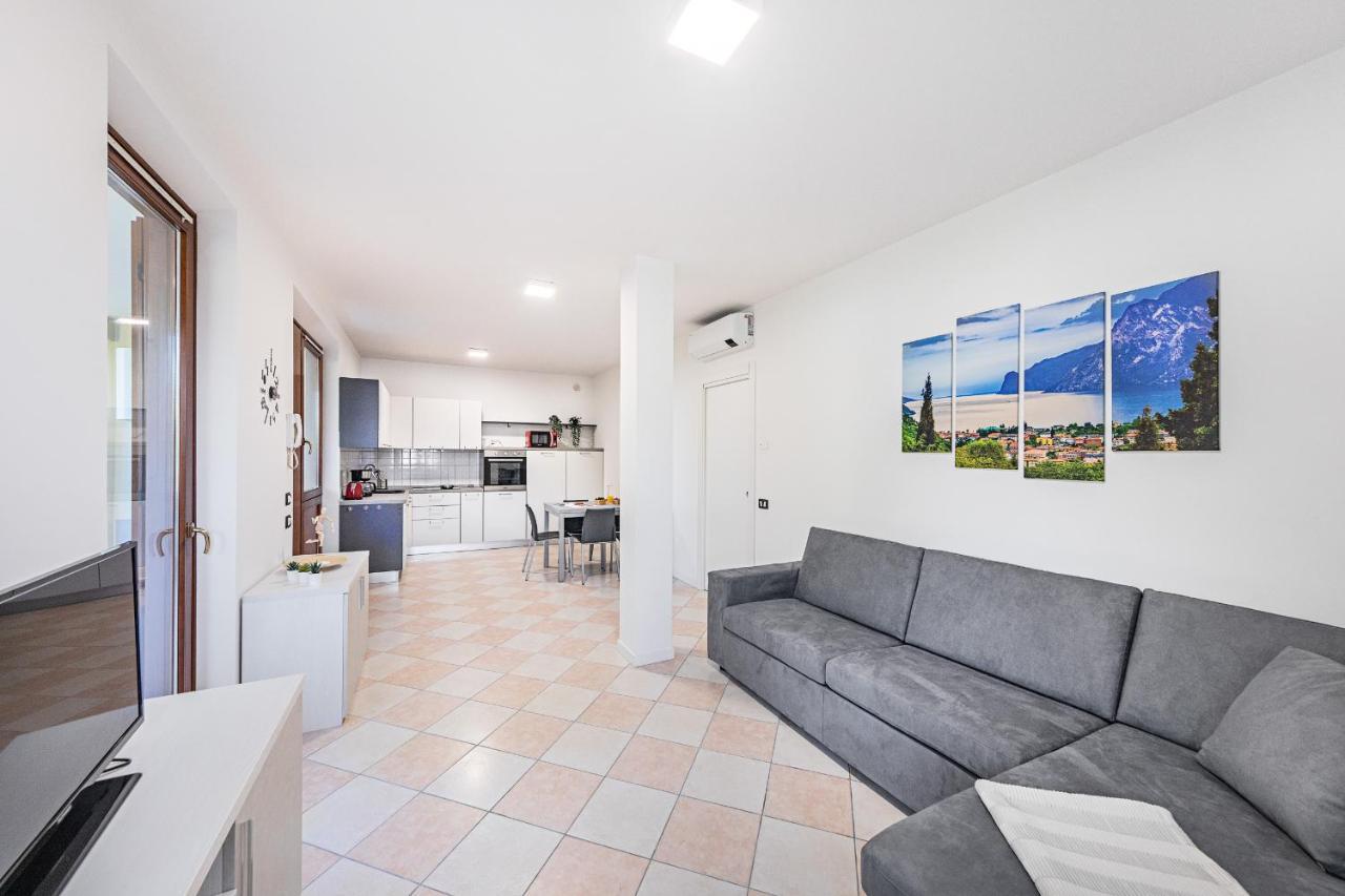 Appartamento I Ciliegi 1-09 con piscina by Wonderful Italy Desenzano del Garda Esterno foto