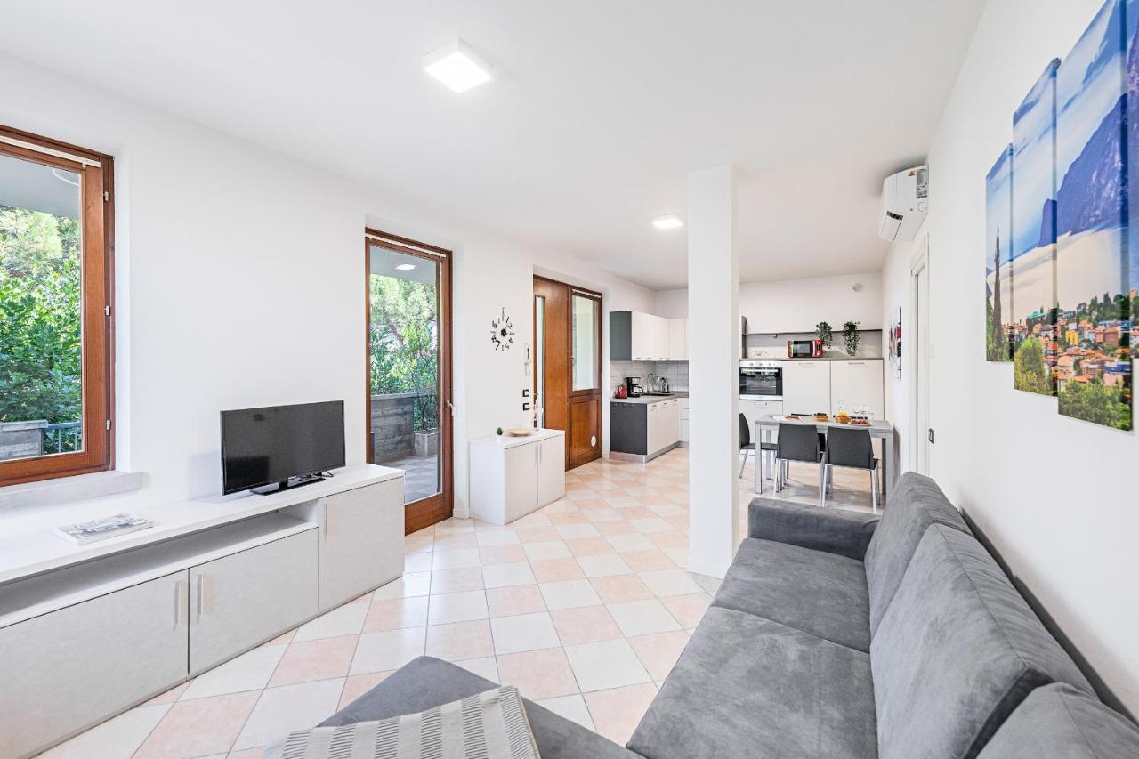 Appartamento I Ciliegi 1-09 con piscina by Wonderful Italy Desenzano del Garda Esterno foto