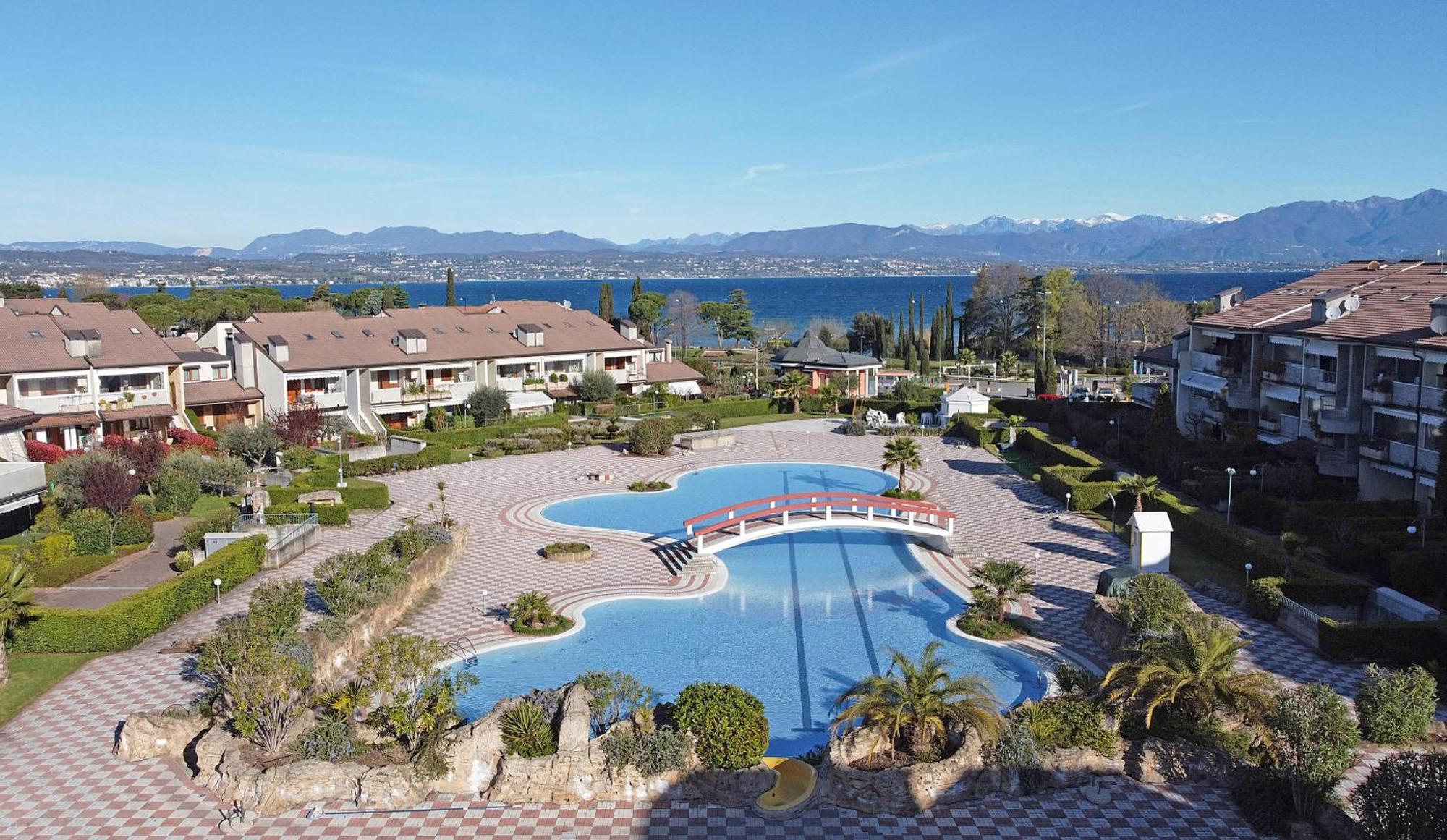 Appartamento I Ciliegi 1-09 con piscina by Wonderful Italy Desenzano del Garda Esterno foto